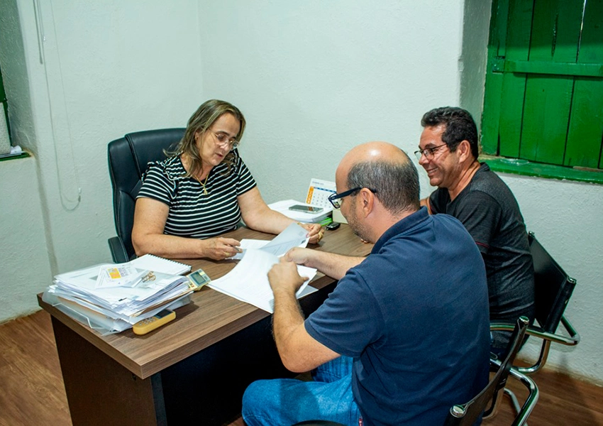 LIVRAMENTO DE NOSSA SENHORA – Professores  comemoram reajuste do piso do magistério; projeto de lei concede aumento retroativo a janeiro