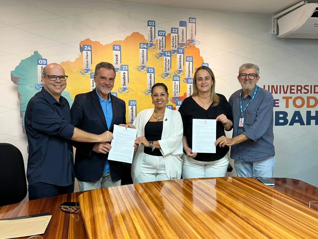 Prefeita Joanina Sampaio protocola pedido para cursos da Uneb em Livramento