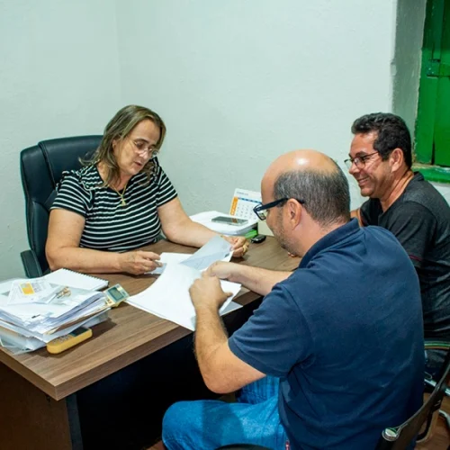 LIVRAMENTO DE NOSSA SENHORA – Professores  comemoram reajuste do piso do magistério; projeto de lei concede aumento retroativo a janeiro