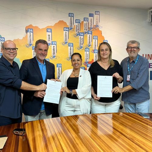 Prefeita Joanina Sampaio protocola pedido para cursos da Uneb em Livramento